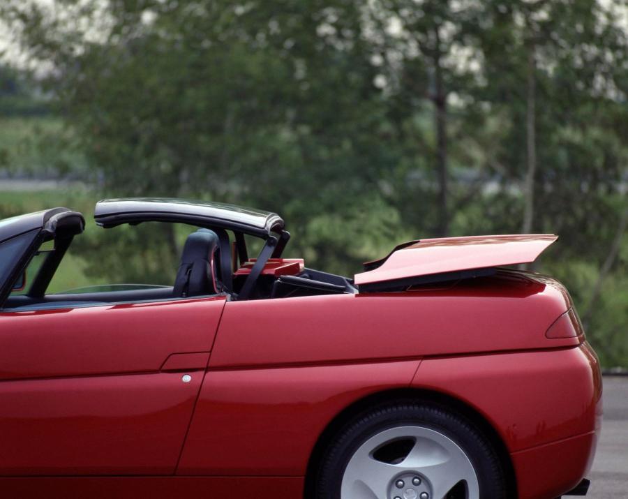 Детали экстерьера Alfa Romeo 164 Proteo Concept 1991 года  (фото 13 из 34)